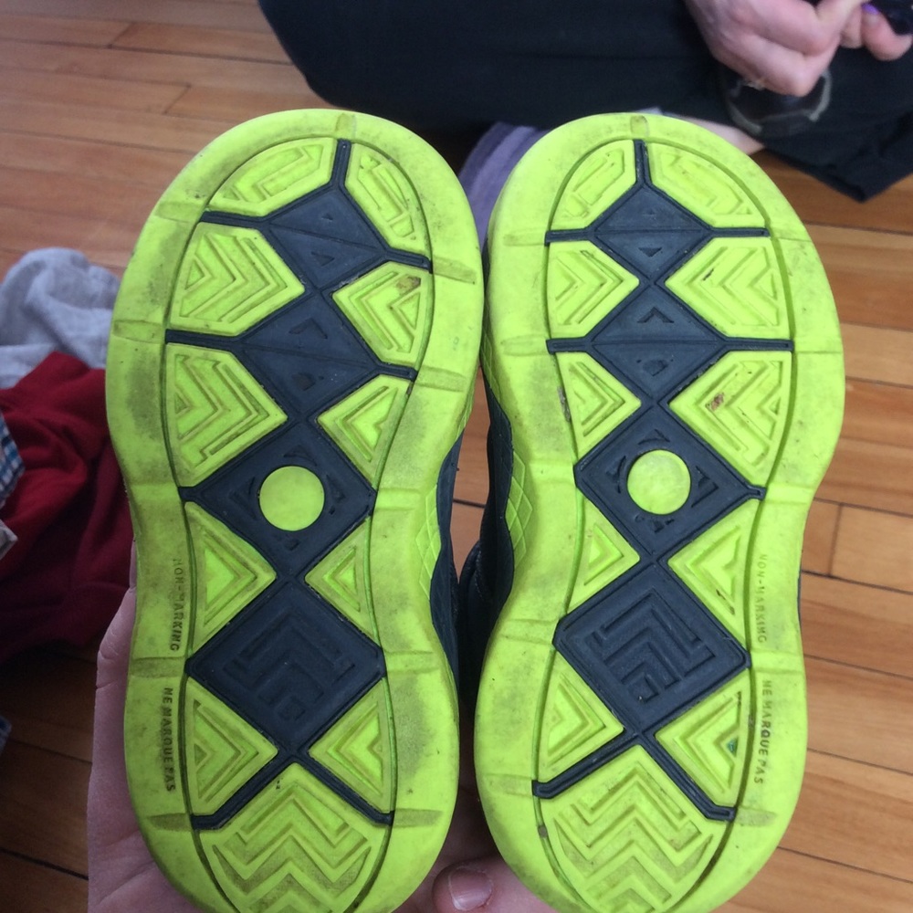 Nike boys high top sneakers - Picture 2 of 3